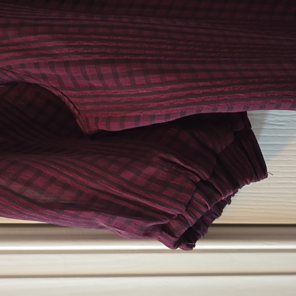 WORTHINGTON BRAND WOMENS BURGUNDY & BLACK SHORT SLEEVES BLOUSE TOP SIZE SMALL - Picture 6 of 14